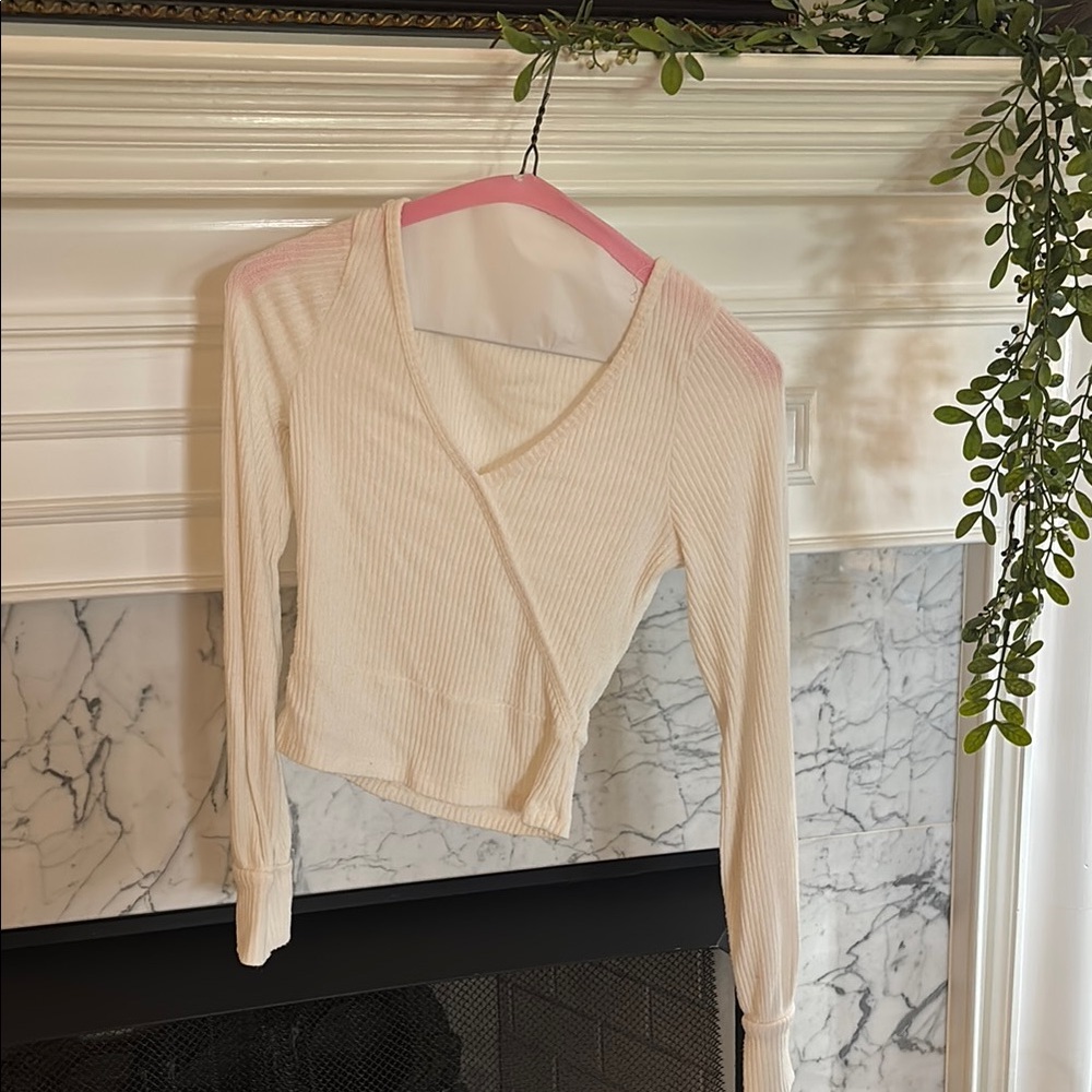 Hollister Ivory Ribbed V-Neck Blouse